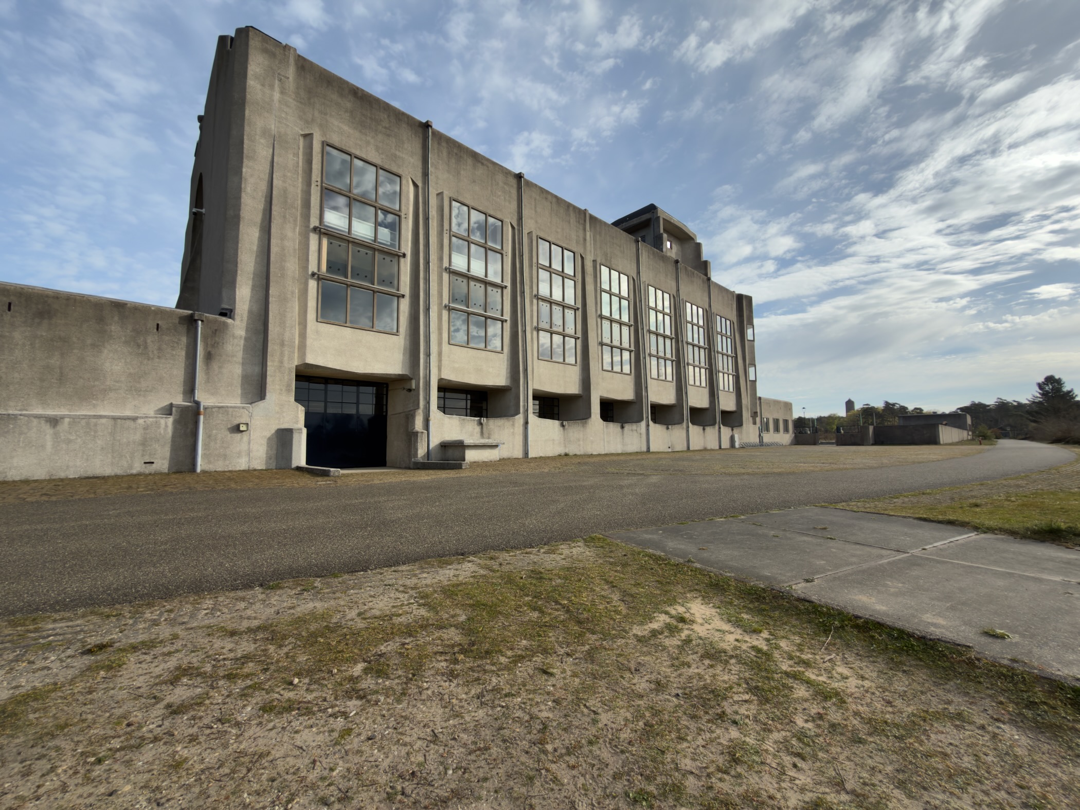 Side view of the Radio Kootwijk transmitter hall with large windows