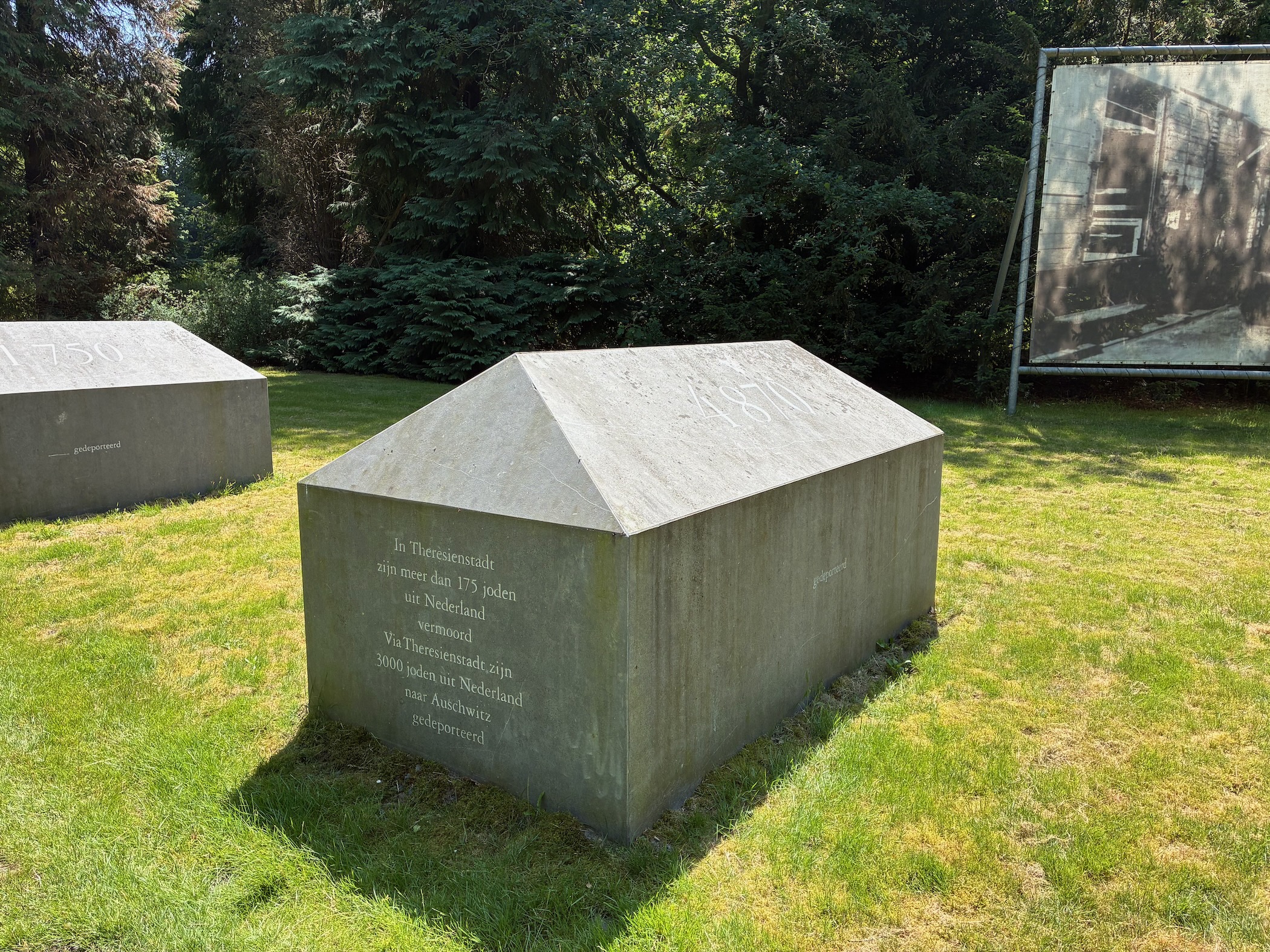 In Theresienstadt, more than 175 Jews from the Netherlands were murdered, through Theresienstadt 3000 Jews from the Netherlands were deported to Auschwitz